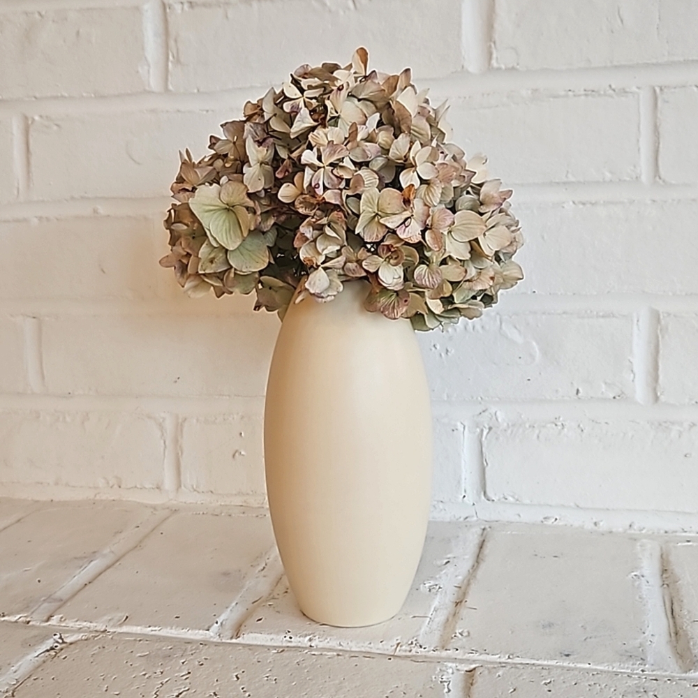 Handmade ASA ceramic vase cream